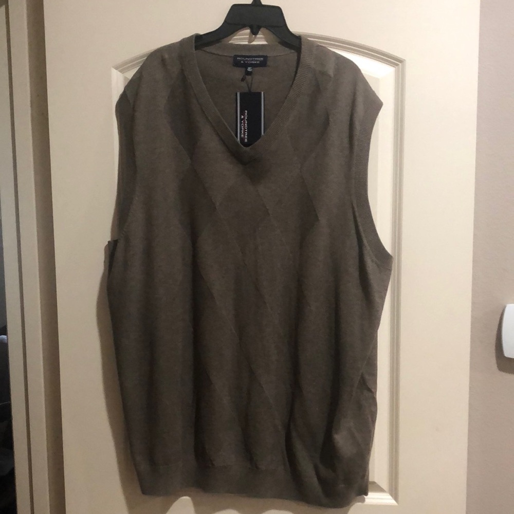 Roundtree & Yorke vest